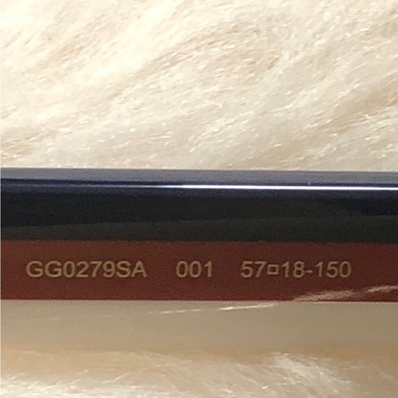 Gucci Women's Sunglasses. - Picture 6 of 8